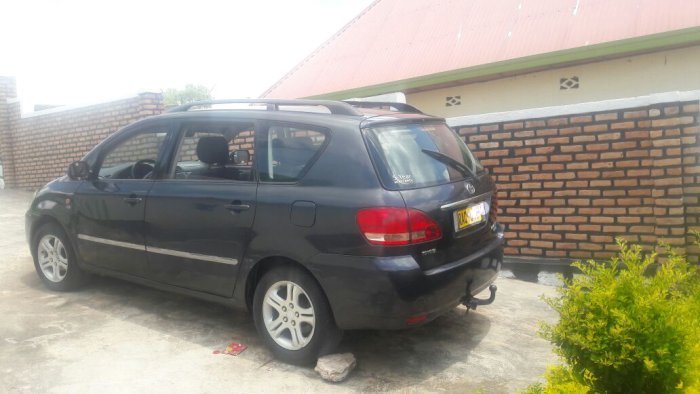 Toyota Avensis Verso igurishwa ku giciro cyiza