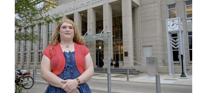 Arishyuza miliyoni 10 z’ amadorali umusore wamwambuye ubusugi