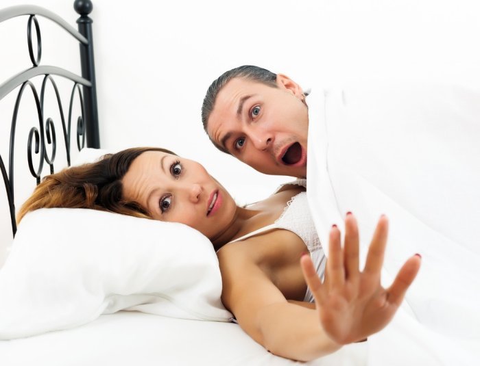 Amakosa 16 udakwiye gukora igihe uguye gitumo umugore wawe n’undi mugabo bambaye ubusa