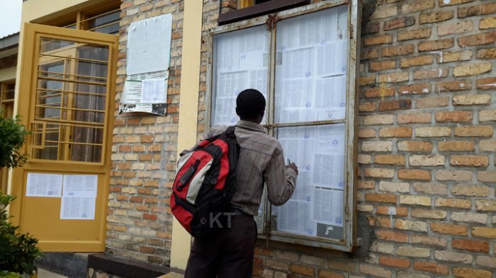 Abarimu babiri bakekwaho gutanga ruswa mu bizami by’akazi batawe muri yombi