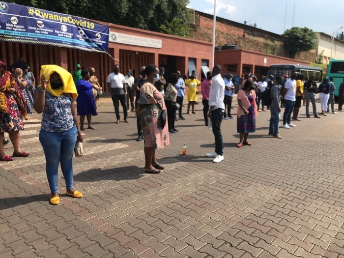 Kigali&nbsp;: Abacuruzi 60 bafungiwe amaduka bazira kutubahiriza amabwiriza ya #COVID19