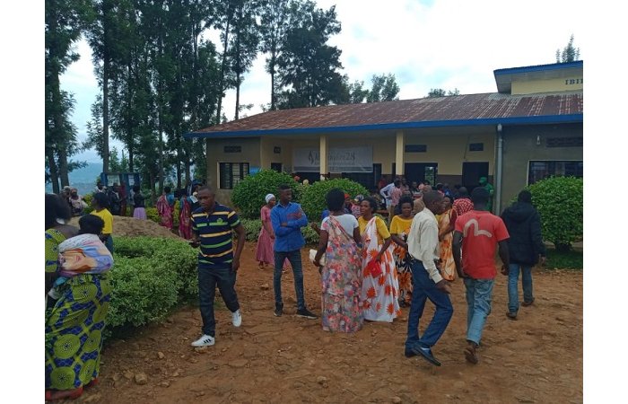 AKUMIRO i Rusizi :Umukobwa yabengewe ku murenge