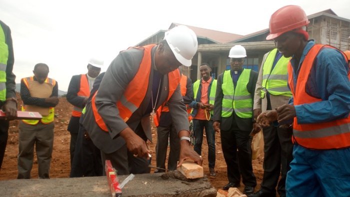 Kigali&nbsp;: Abangilikani  batangiye kubaka inzu igeretse 4 izuzura mu mezi 7 itwaye miliyoni 450