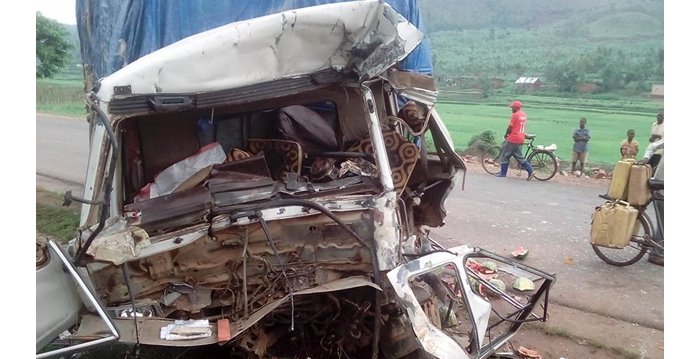 Gatsibo&nbsp;: Habaye impanuka ikomeye y’amakamyo abiri yagonganye - Amafoto