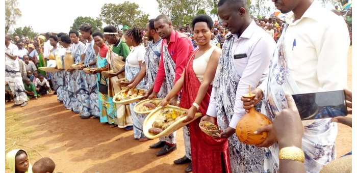 Huye&nbsp;: Basangiye umuganura banazirikana ko muribo harimo ukennye cyane baramuremera