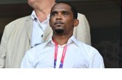 VIDEO : Samuel Eto’o yagaragaye  muri Qatar ari kurwana,Yakubise umuntu umugeri abandagara hasi