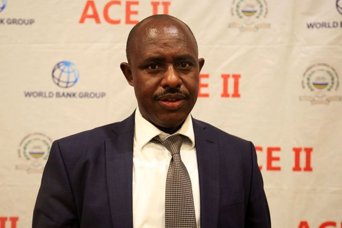 Hari ibigo by’amashuri bishobora gufungwa n’abanyeshuri bakirukanwa burundu kubera telefone