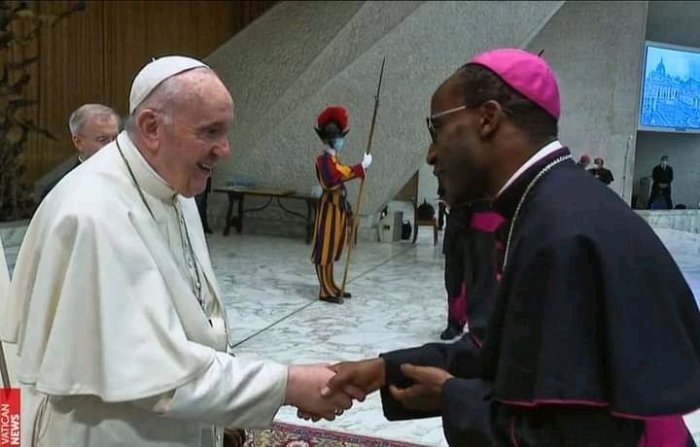 IFOTO : Musenyeri Sinayobye yahuye na Papa Francis kuva yamugira Umushumba wa Cyangugu