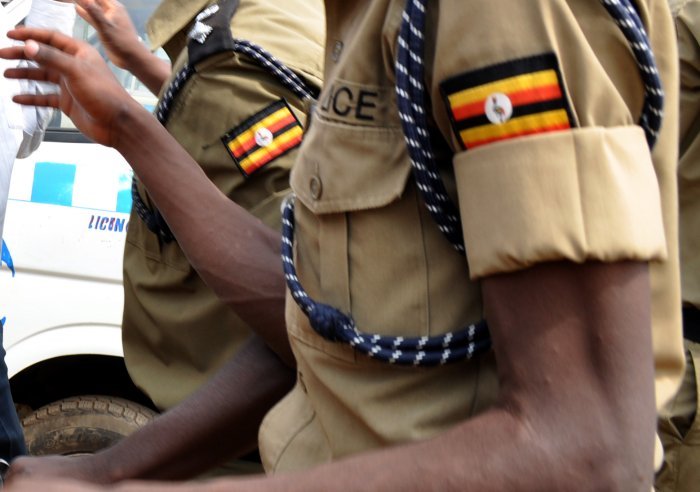 Abapolisi babiri b’Abofisiye barasanye bapfa umukobwa ukora mu kabari