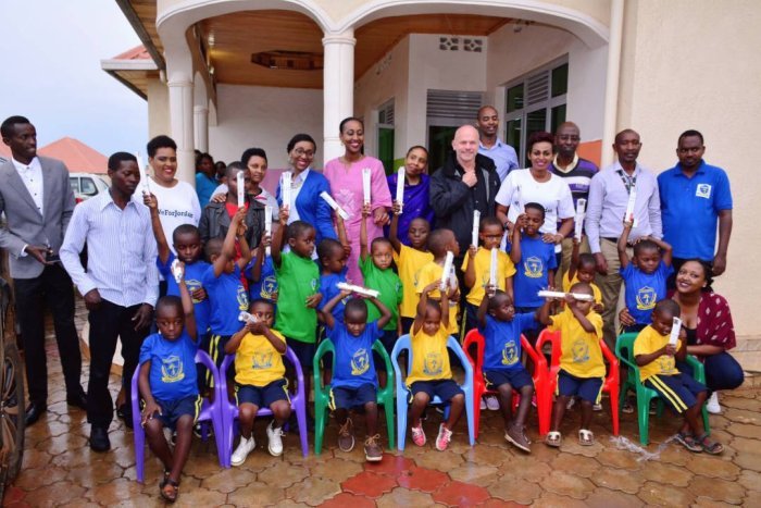 Abakozi ba MTN bakozwe ku mutima n’icyemezo Vanessa yatewe no kubyara umwana utabona