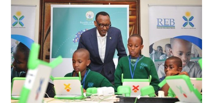 Abanyeshuri bo mu Rwanda bagiye kureka kwandika mu makaye, ikibaho n’ingwa nabyo bicike