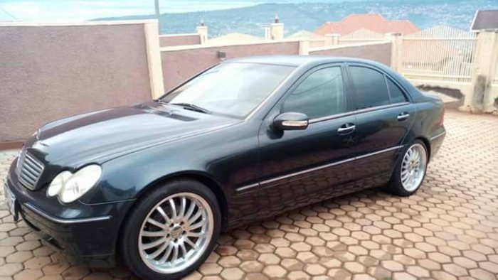 Benz C200 igurishwa kuri 7,000,000RWF