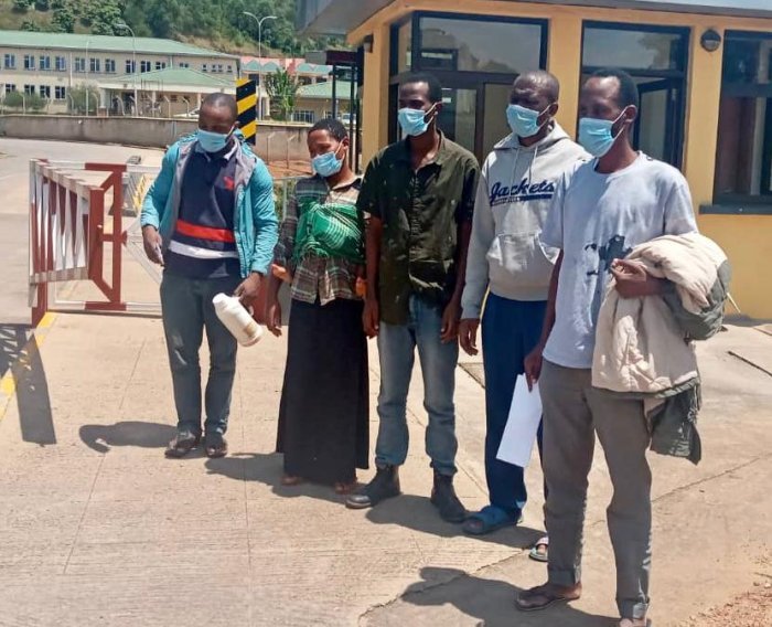 Abanyarwanda 6 barimo umwana w’umwaka umwe bari bafungiye muri Uganda batashye