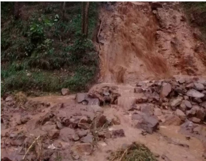 Imvura idasanzwe yahitanye abantu 13 barimo 7 bo mu muryango umwe 