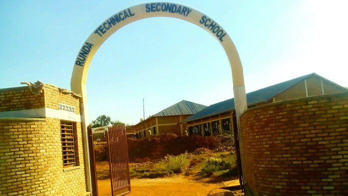 Runda&nbsp;: Abanyeshuri bigaragambije bakubita umuyobozi banajugunya imyenda ye mu musarane