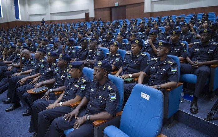 Menya uko abapolisi b’u Rwanda barutanwa haba mu mapeti no mu mishahara bahembwa