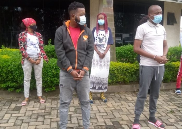 Polisi yerekanye abantu 12 barimo Jay Polly bafatiwe mu birori