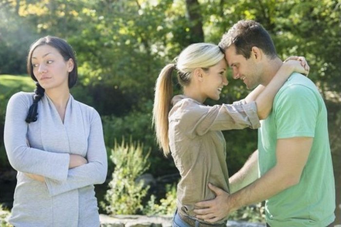 Impamvu 5 zituma umugabo atajya apfa kureka umugore wa mbere kubera ihabara