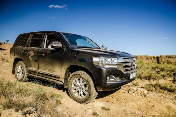 Imodoka za ‘Land Cruiser’ zitwara abategetsi benshi muri Afurika zigiye guhagarikwa