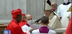 Papa Francis yategetse ko imishahara ya ba Karidinali igabanywaho 10%