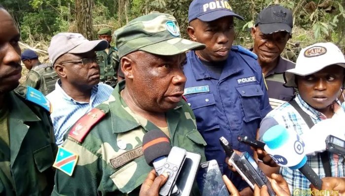 General  wakijijwe n’amaguru agasigira imodoka ye M23  yahinduriwe inshingano 