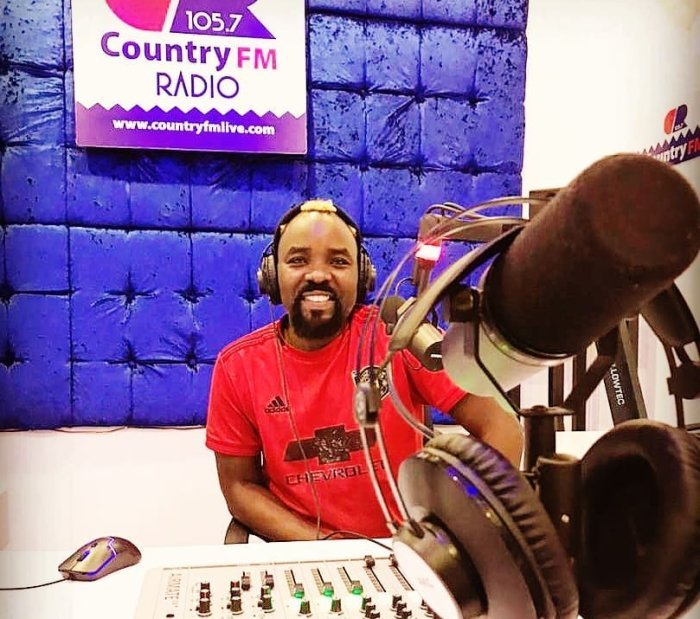 MC Tino nyuma y’igihe gito akorera Country FM yayisezeyeho