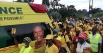 Uganda : Minisitiri watanze impano ya Ambulance yayisubije kuko yatsinzwe amatora