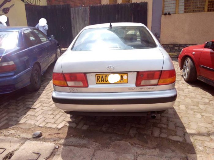 TOYOTA CARINA E igurishwa kuri 4,5M