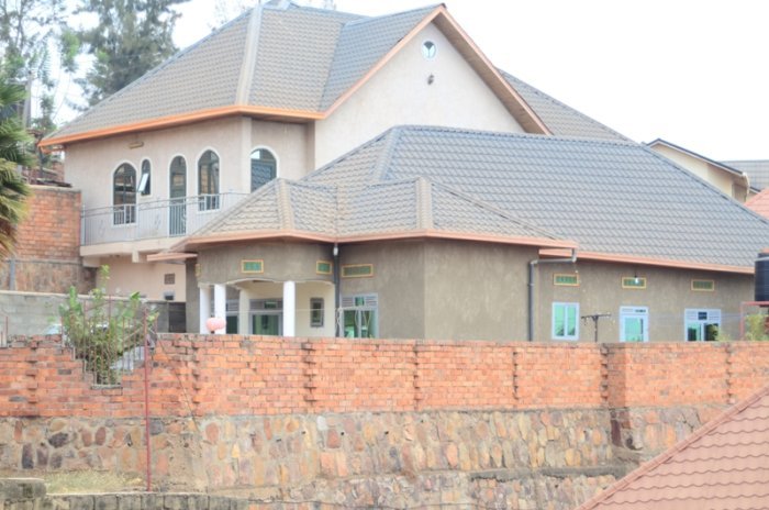 Igipangu cyiza kirimo inzu ebyiri zigezweho kigurishwa kuri miliyoni 150 [AMAFOTO]