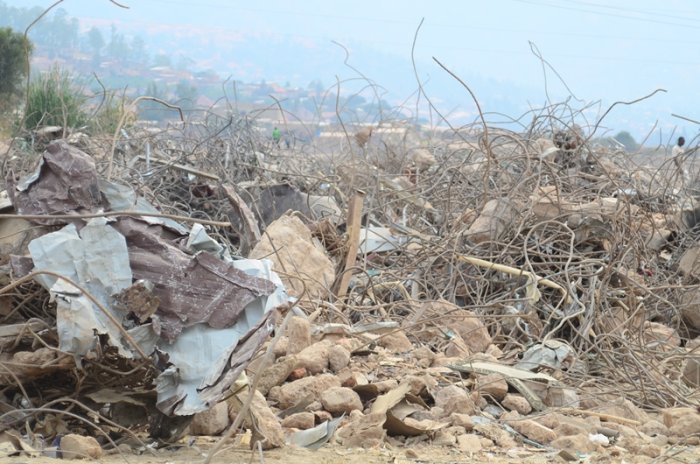 Ibisigazwa bya Top Tower byabaye imari ishyushye, umutekano wakajijwe n’inkoni irarisha