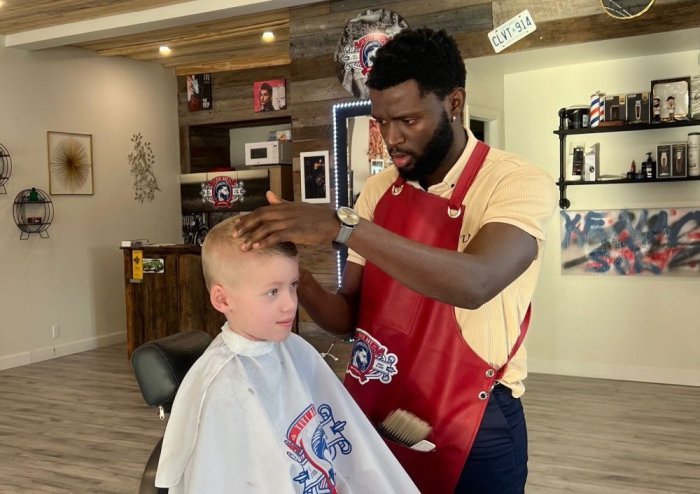 Uwari rutahizamu w’Amavubi yashyize hanze ukuri ku kuba yinjiye mu bwogoshi