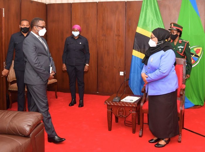 Minisitiri Biruta yashyikirije Perezida wa Tanzania ubutumwa bwa Kagame