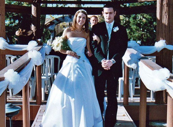 Aba nyuma yo gushyingirwa bakoze ikintu gitungura benshi [AMAFOTO]