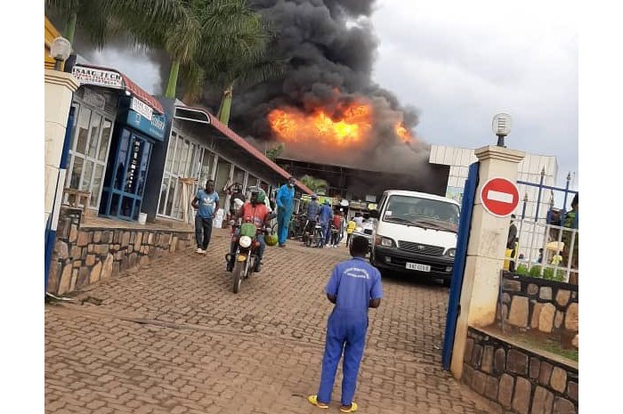 Kicukiro&nbsp;: Akabari kafashwe n’inkongi y’umuriro kangirikiramo ibirimo inzoga