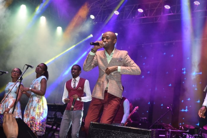 AMAFOTO&nbsp;: Mu mvura y’amahindu igitaramo cya Patient Bizimana cyitabiriwe n’imbaga