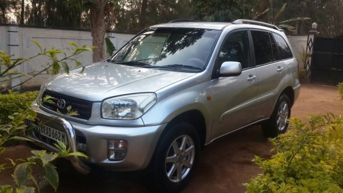 Imodoka nziza ya RAV4 igurishwa ku mafaranga make