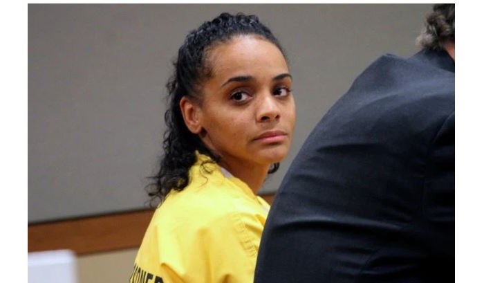 Yasutse Peterole ku mukunzi we asinziriye amutwika atitaye ku marira ye 