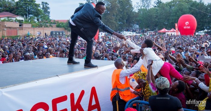 Ibitaramo byakomorewe ku bakingiwe gusa, Kugera mu rugo ni saa yine, Utubari two ntacyahindutse