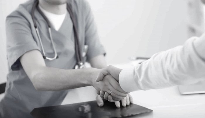 Nyanza : Umuganga yafashwe akurikiranyweho gukwirakwiza COVID-19