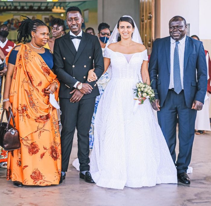 AMAFOTO&nbsp;: Umwe mu bakomeye mu gutanganya muzika mu Rwanda yakoze ubukwe butahwa na Bazivamo Christophe