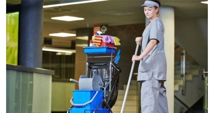 Premier League&nbsp;: Abakinnyi bahembwa akayabo abakozi bo hasi bicira isazi mu jisho 