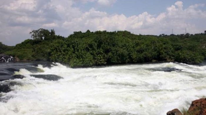 Uganda : Mukerarugendo w’ imyaka 45 yanyereye yifotora ‘Selifie’ agwa muri Nili arapfa