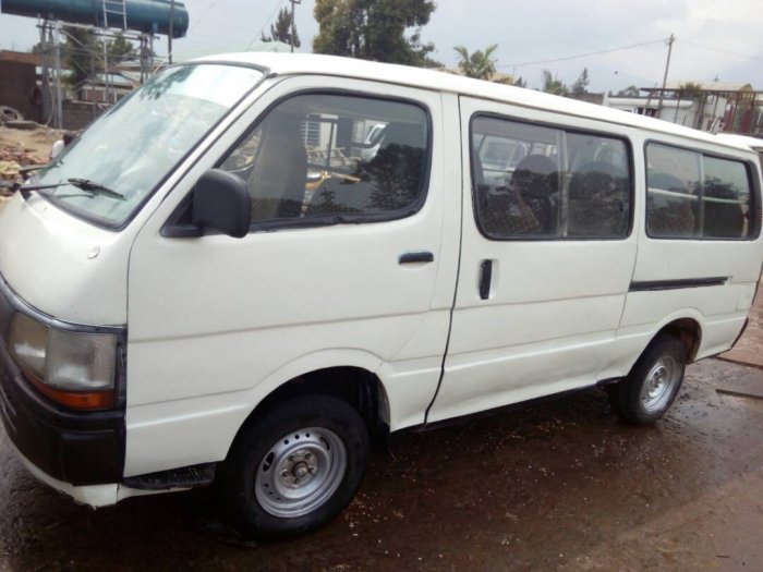 TOYOTA Hiace igurishwa kuri 1,7M