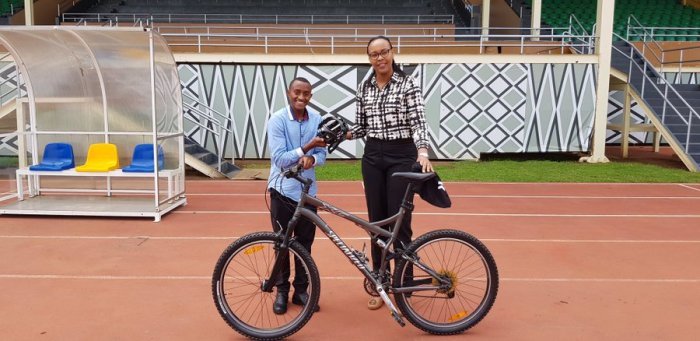 Perezida Kagame yahaye impano,umunyempano Bahati Patient