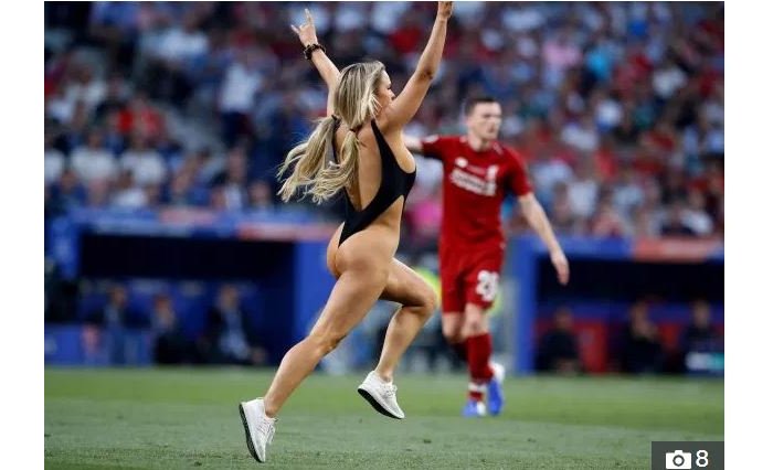 Umukobwa wanyuze mu kibuga yambaye ubusa Instragram ye yakuraga nk’ igihumyo yarigise  