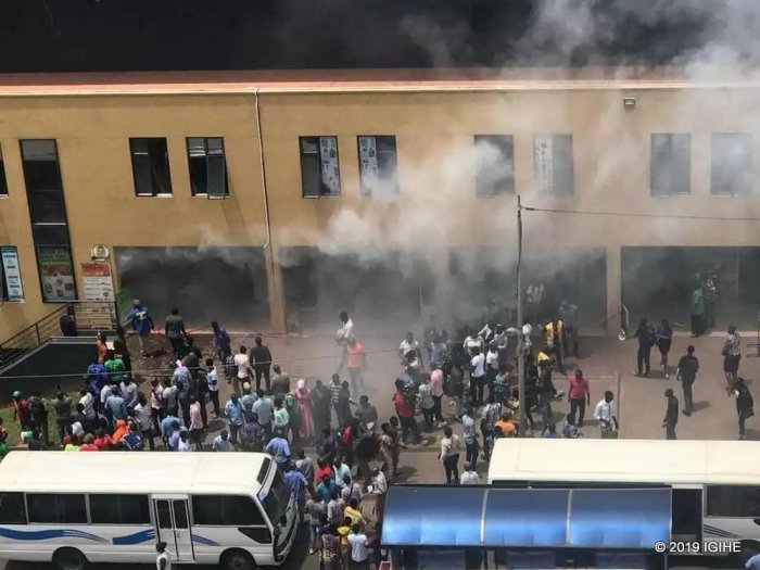 Kigali&nbsp;: Inyubako yo muri Gare mu mujyi rwagati yafashwe n’inkongi (Amafoto)