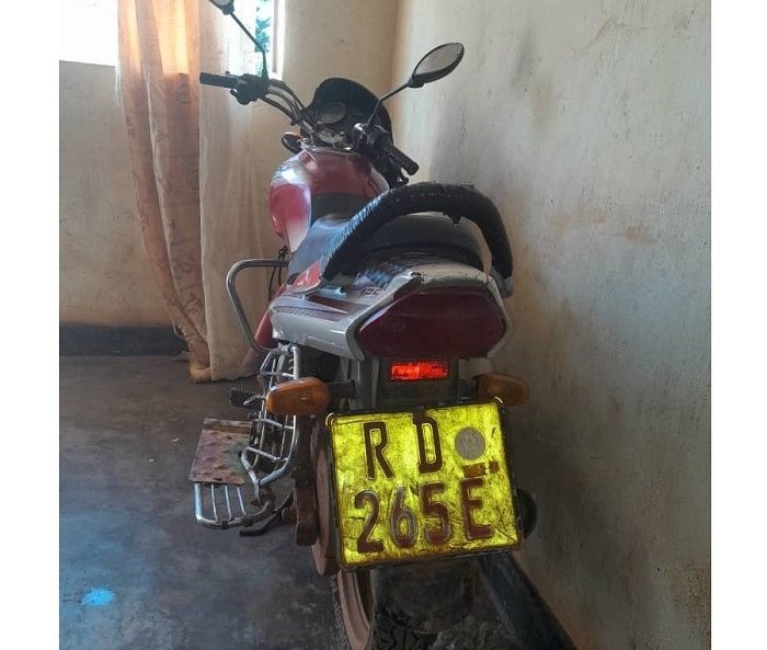 Uko Polisi  yagaruje moto yibwe  ,umujura akaburirwa irengero 