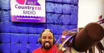 MC Tino nyuma y’igihe gito akorera Country FM yayisezeyeho