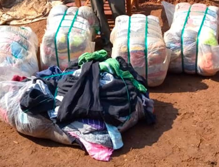 Nyabihu&nbsp;: Mu gicuku kiniha abantu babiri baherekejwe n’abitwaje imihoro bafatanywe caguwa