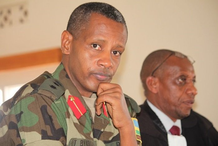 Abacamanza bavuye kureba niba Col Tom Byabagamba na bagenzi be bafunzwe nabi 